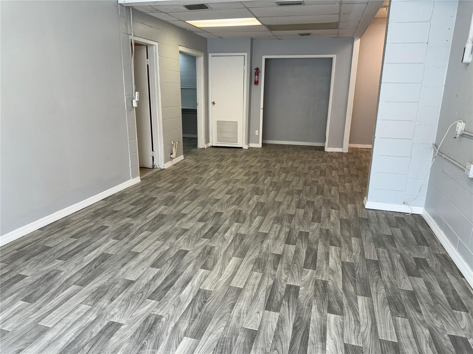 8610 N SUWANEE AVE — photo 29
