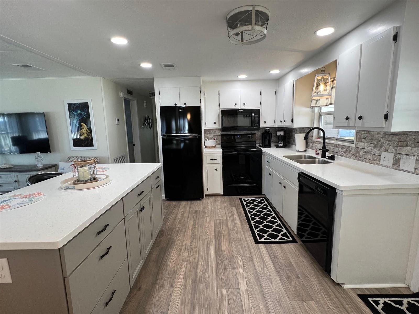 825 COCONUT PALM ST — photo 15