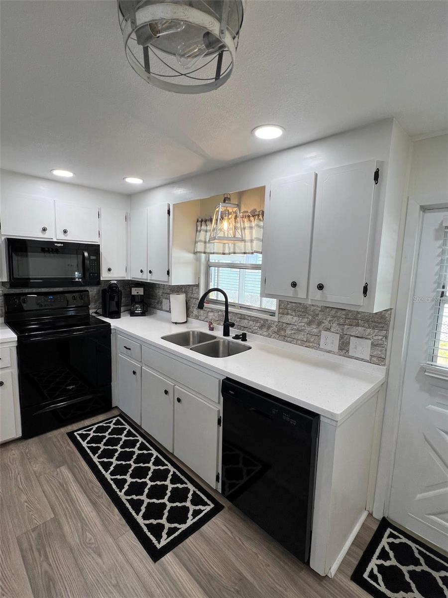 825 COCONUT PALM ST — photo 16