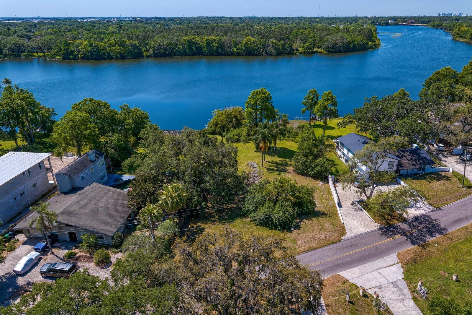 4607 E RIVER HILLS DR — photo 2