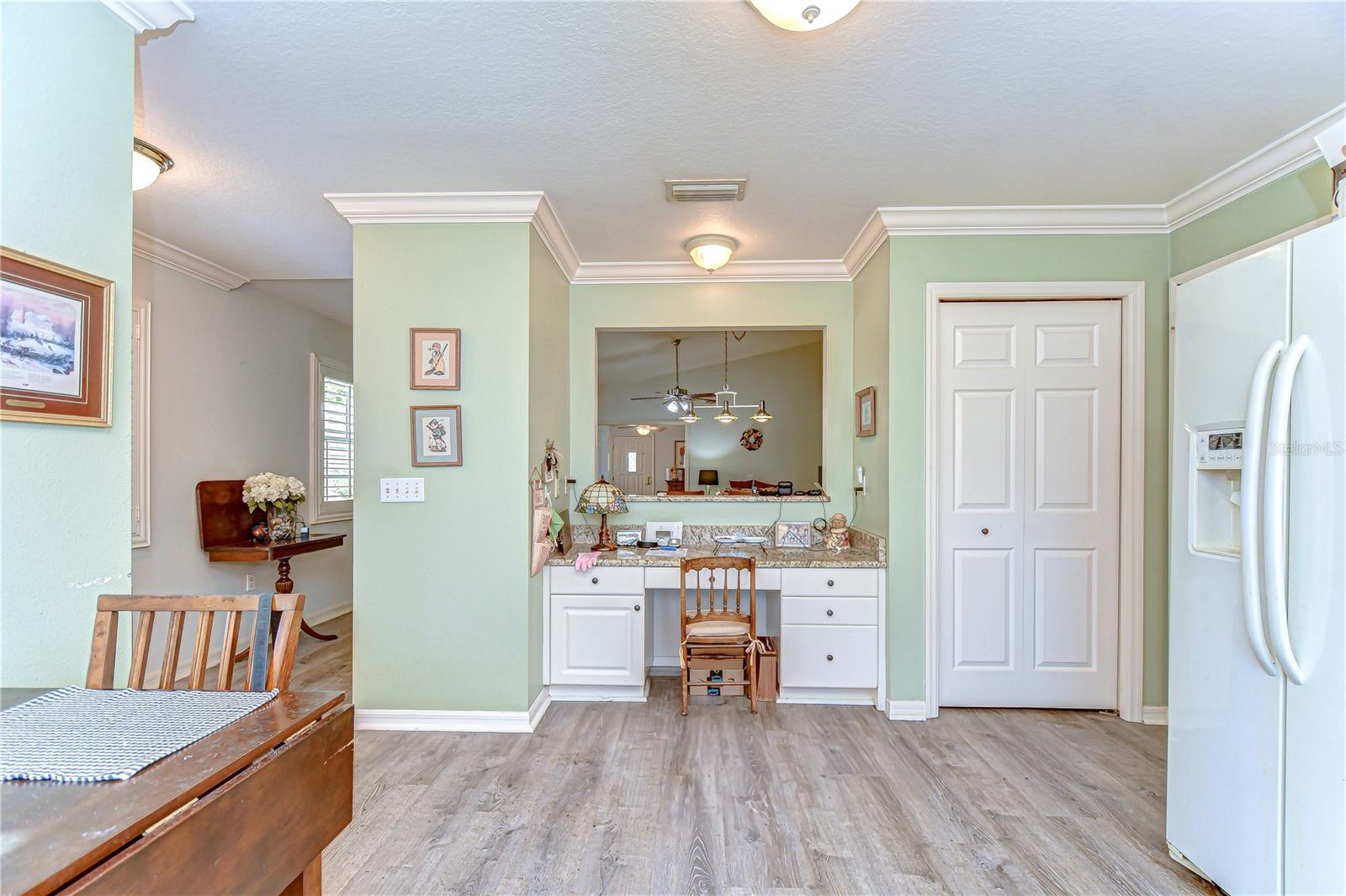 5906 GREENBRIAR CT — photo 9