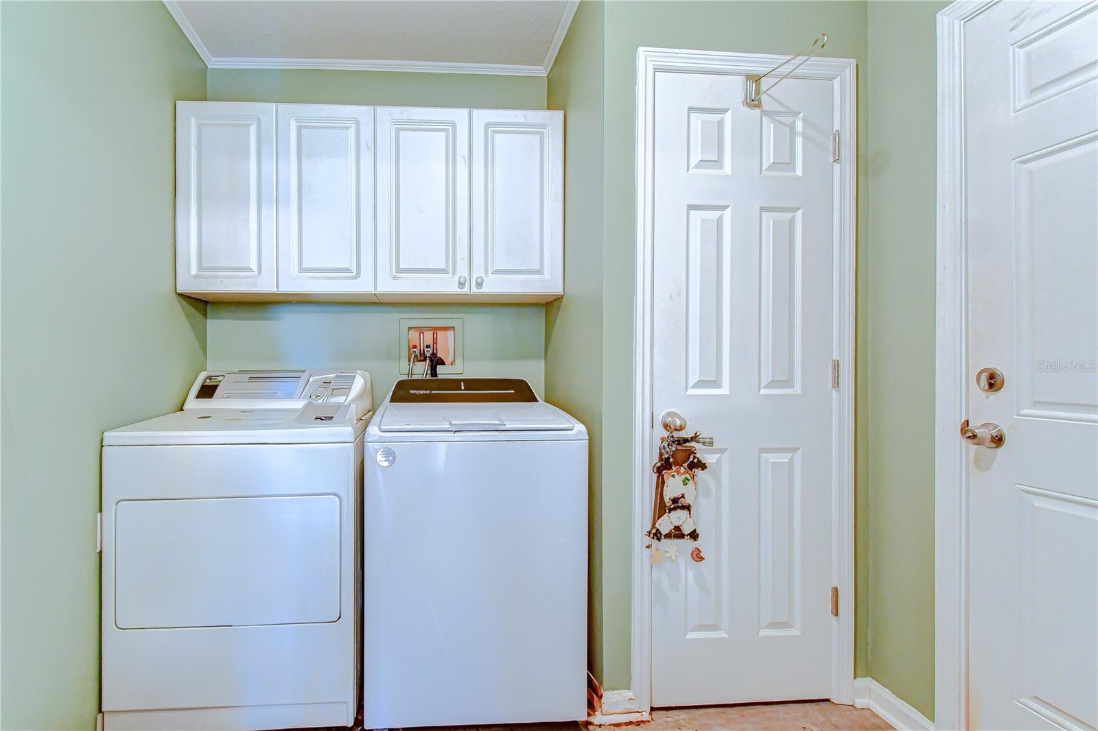 5906 GREENBRIAR CT — photo 20
