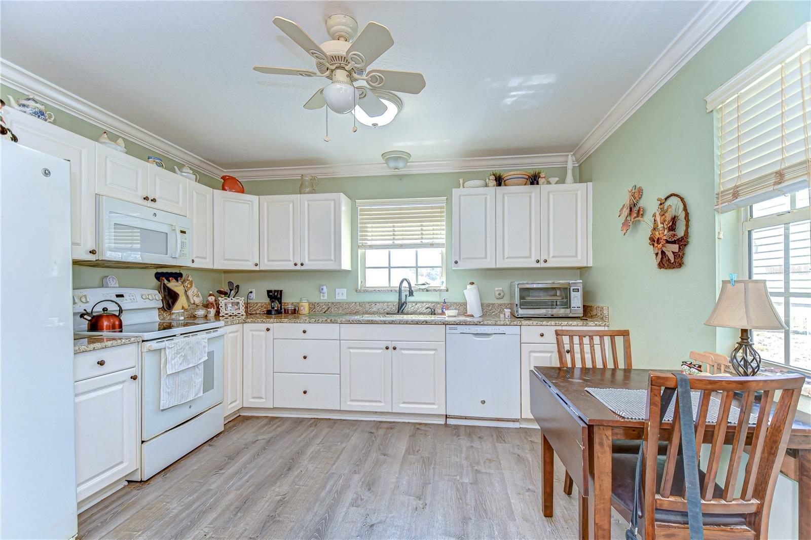 5906 GREENBRIAR CT — photo 2