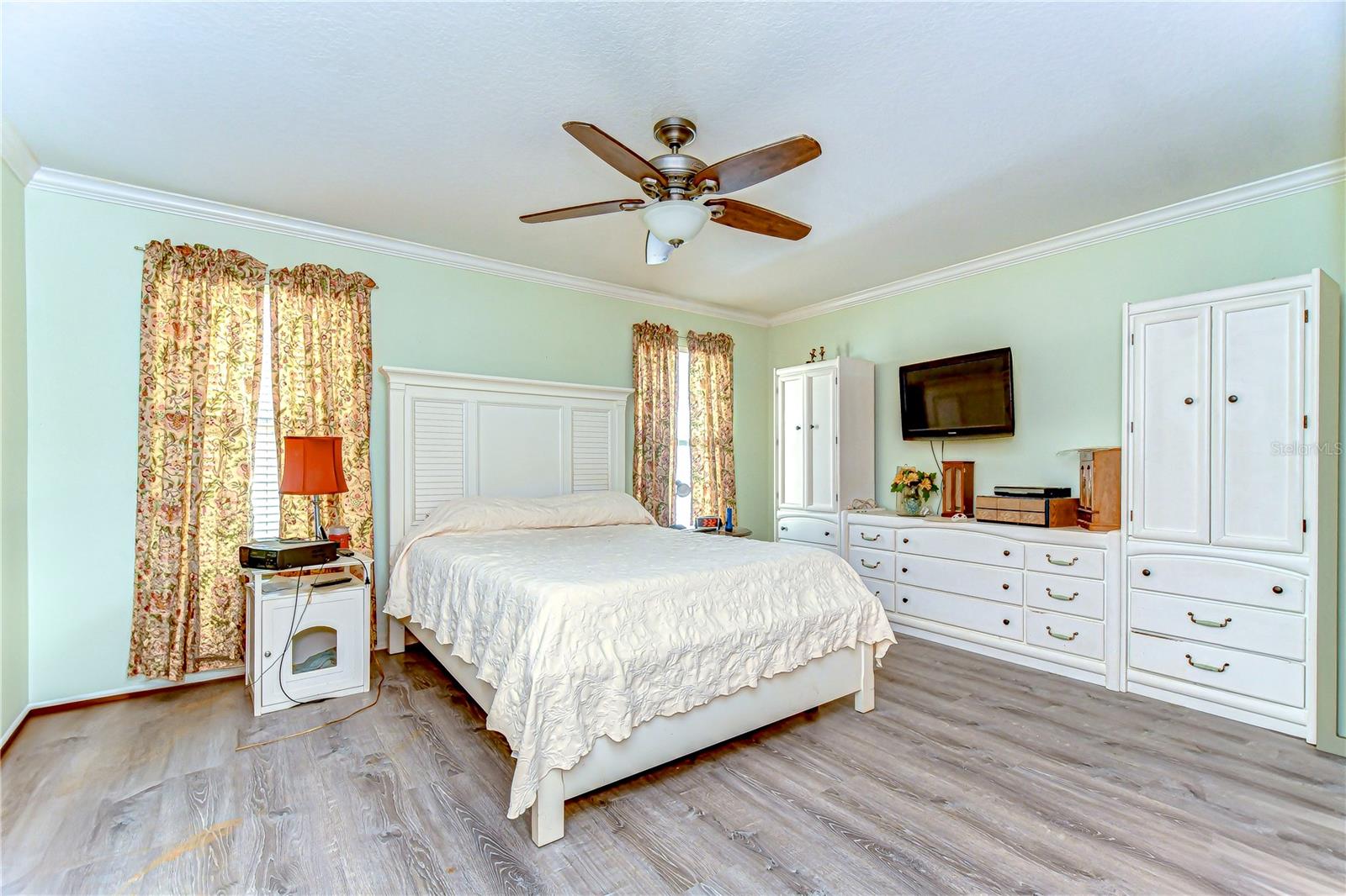 5906 GREENBRIAR CT — photo 15