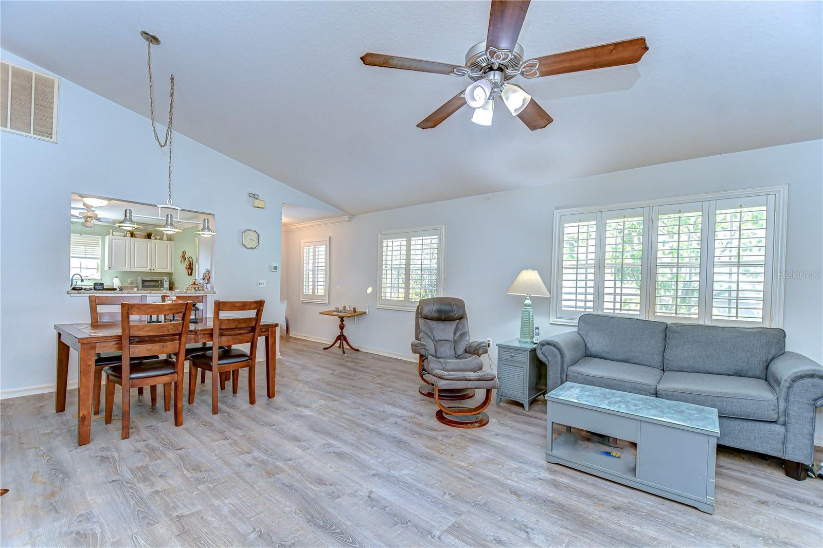 5906 GREENBRIAR CT — photo 12