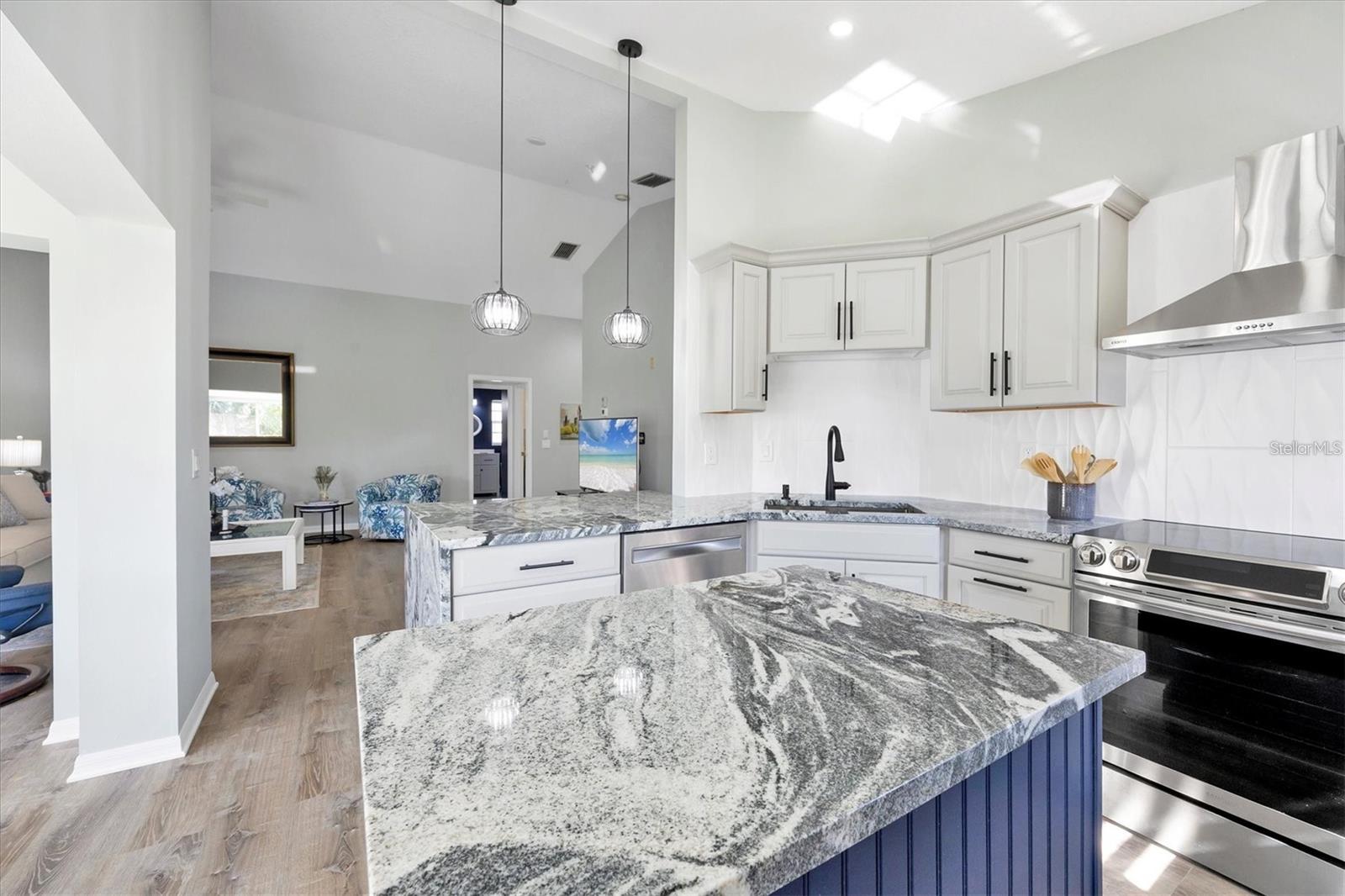 809 MONTROSE DR #203 — photo 9