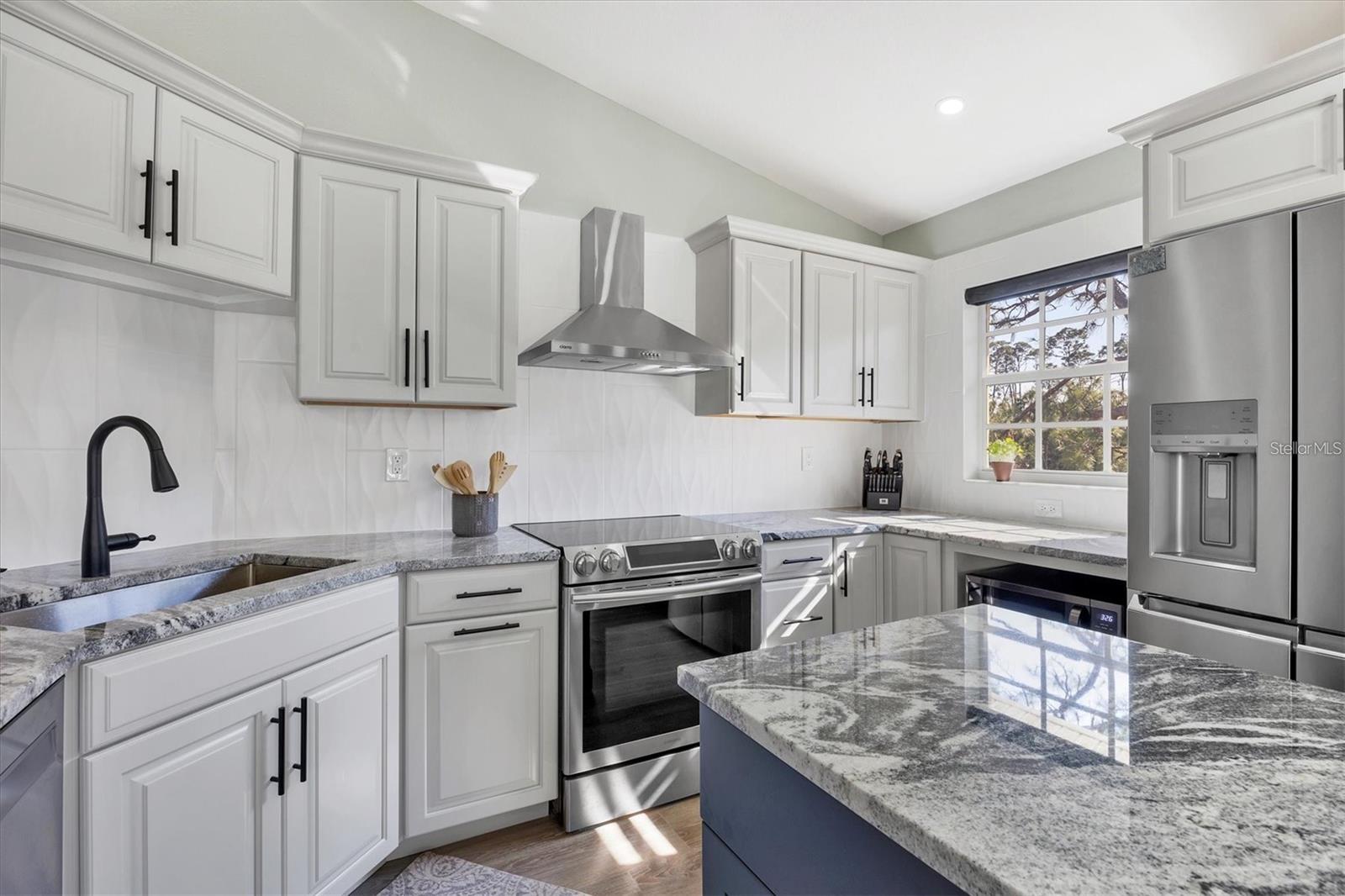 809 MONTROSE DR #203 — photo 7