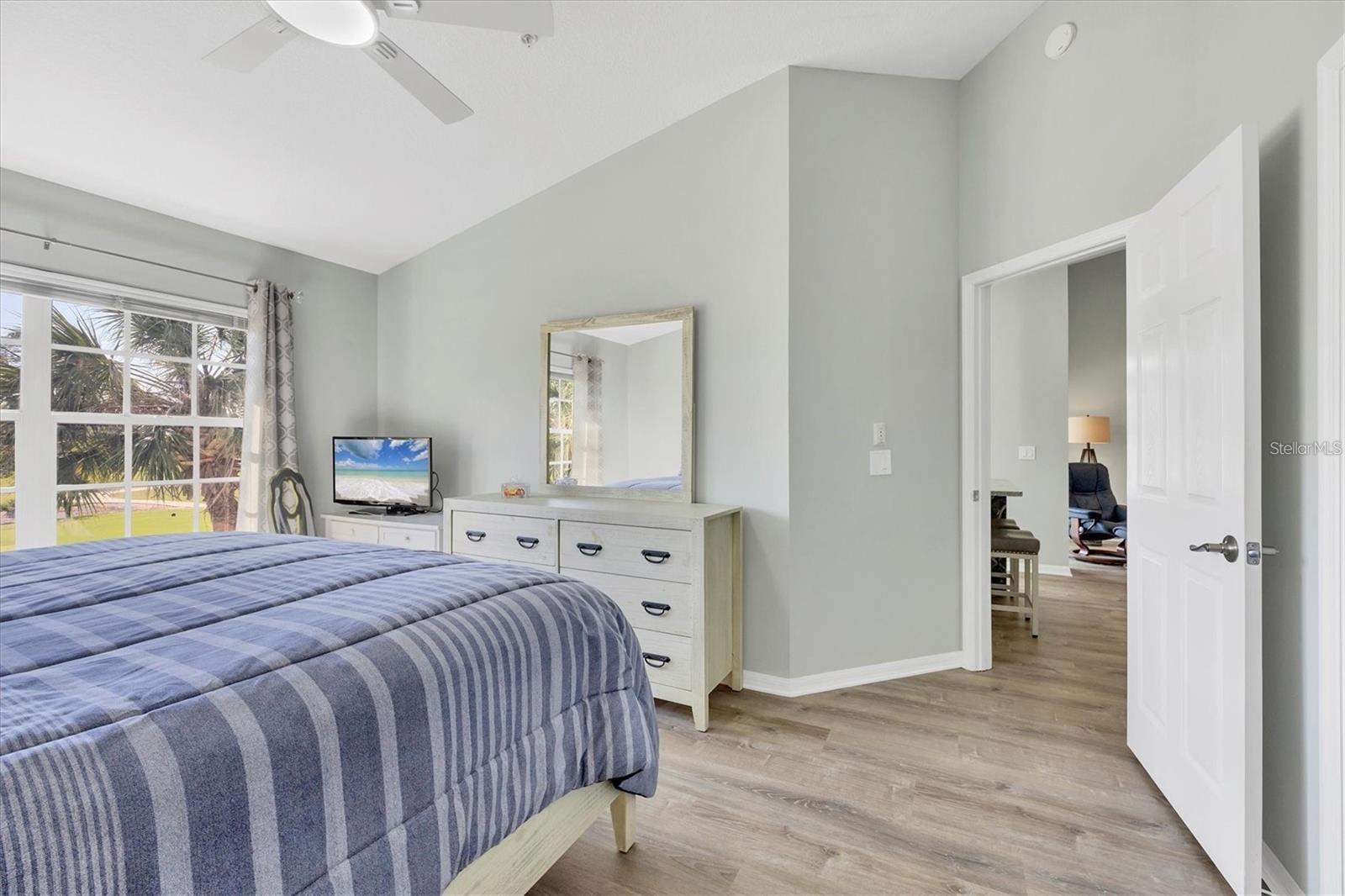 809 MONTROSE DR #203 — photo 18