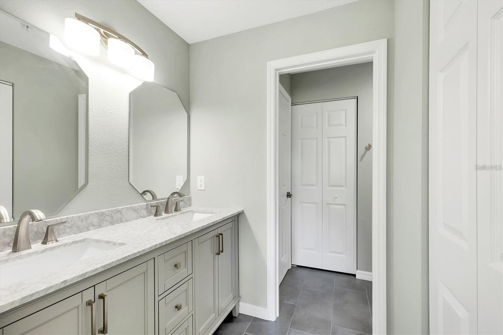809 MONTROSE DR #203 — photo 19