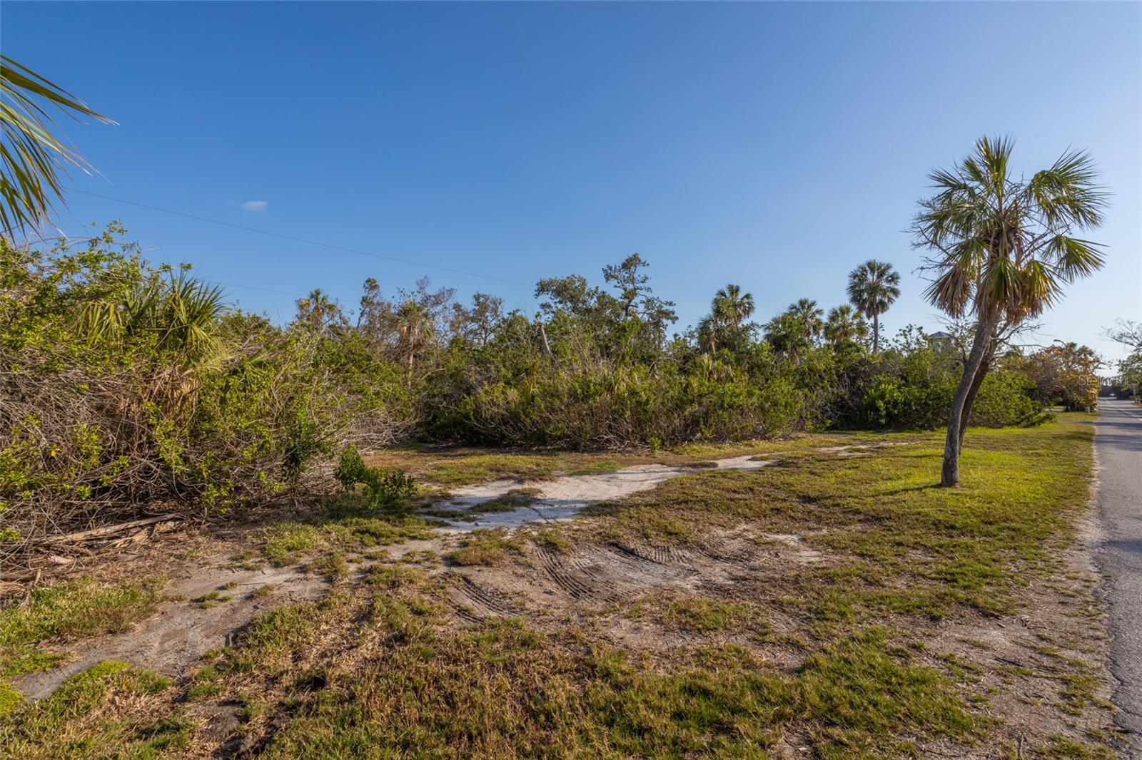 560 GULF BAY RD — photo 8