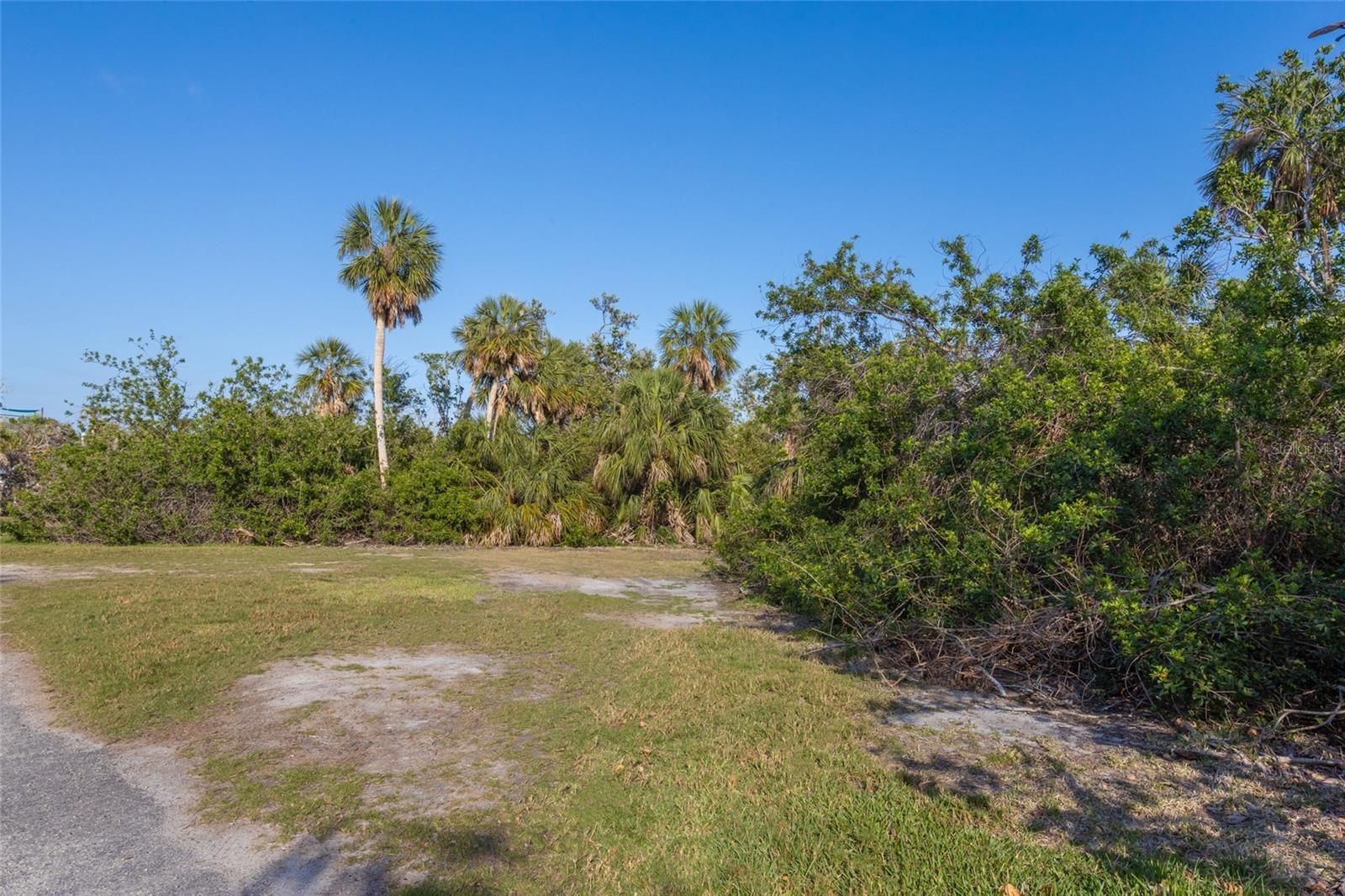 560 GULF BAY RD — photo 31