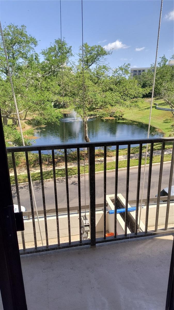 Home in BELLEAIR — photo 4