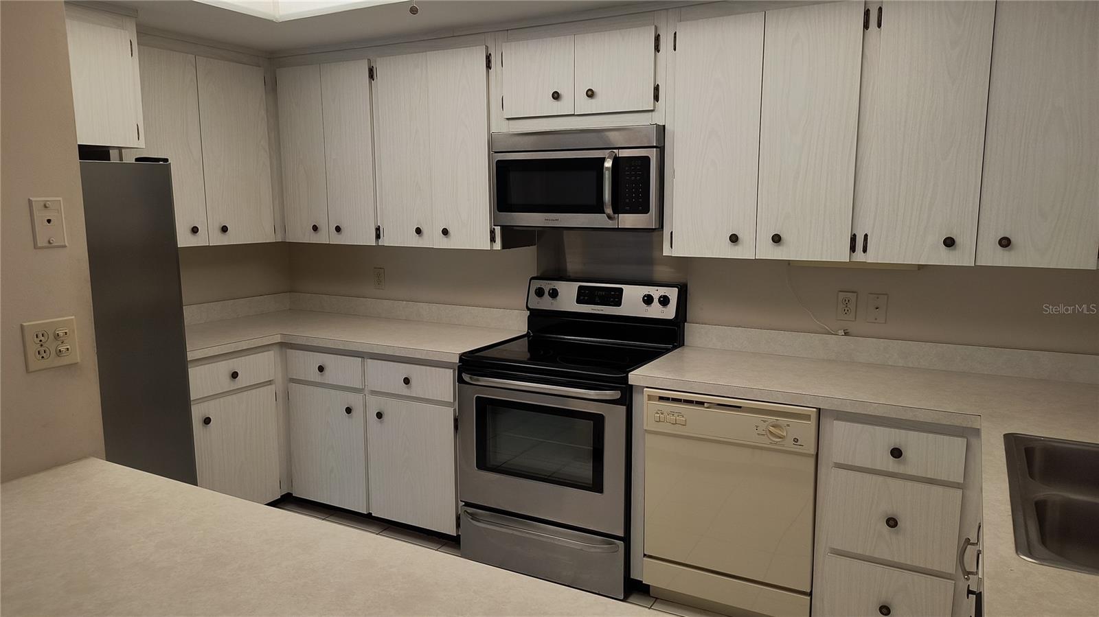 Home in BELLEAIR — photo 5