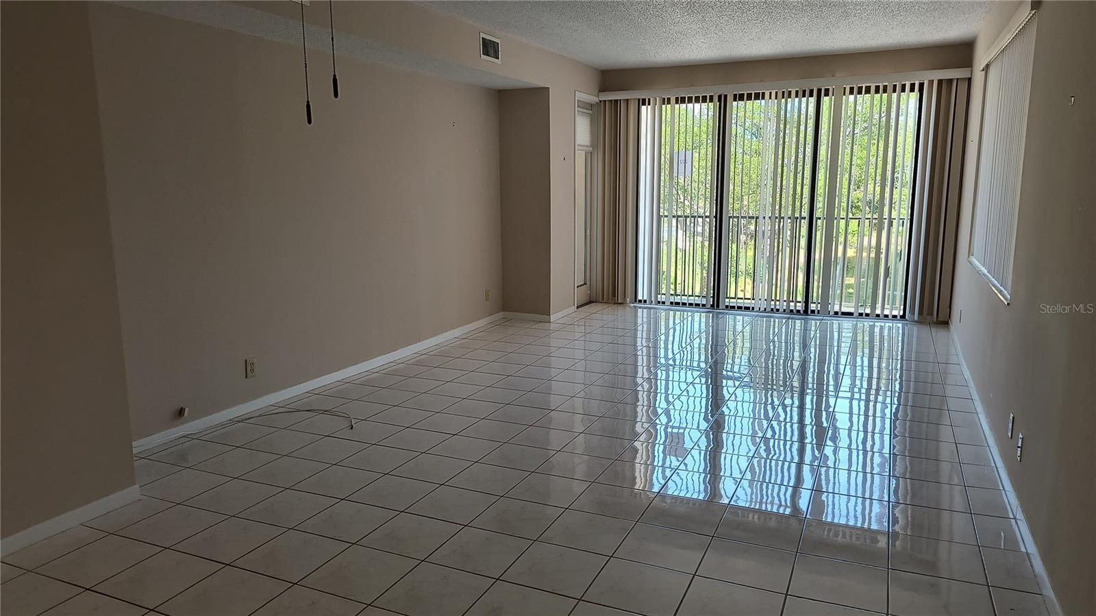 Home in BELLEAIR — photo 2