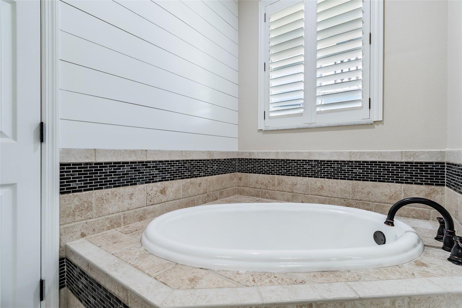 539 TREVISO DR — photo 16