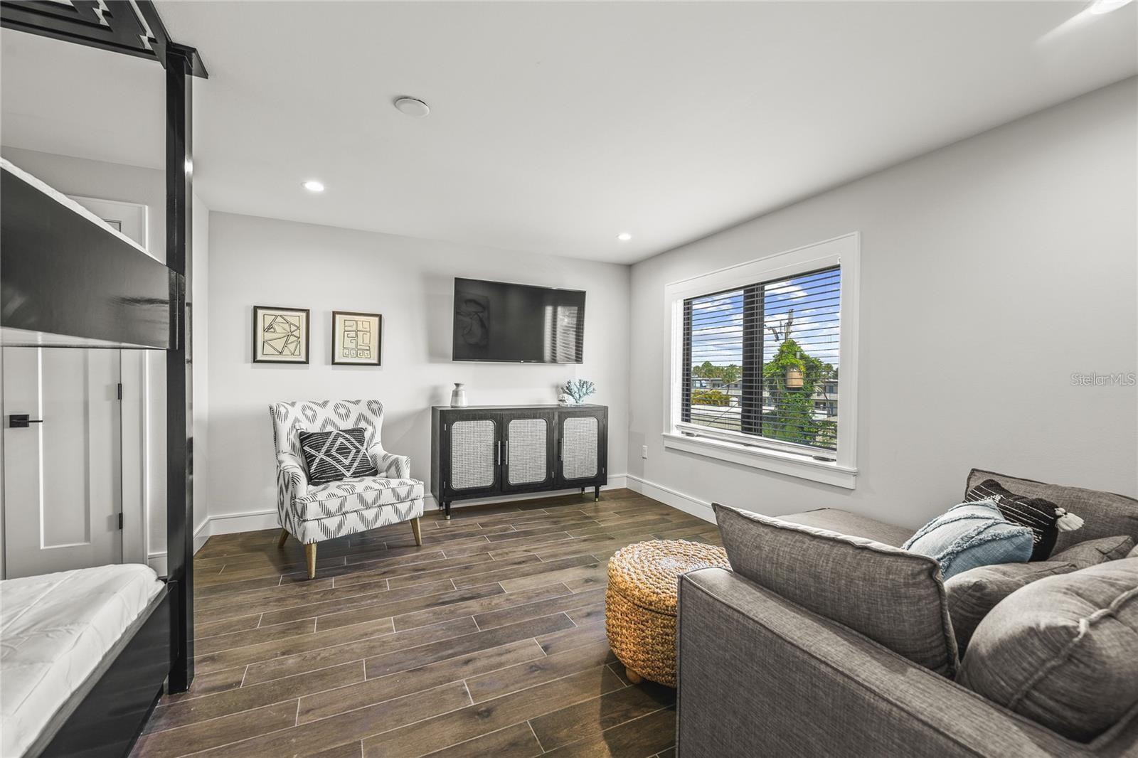135 GRANT DR — photo 31