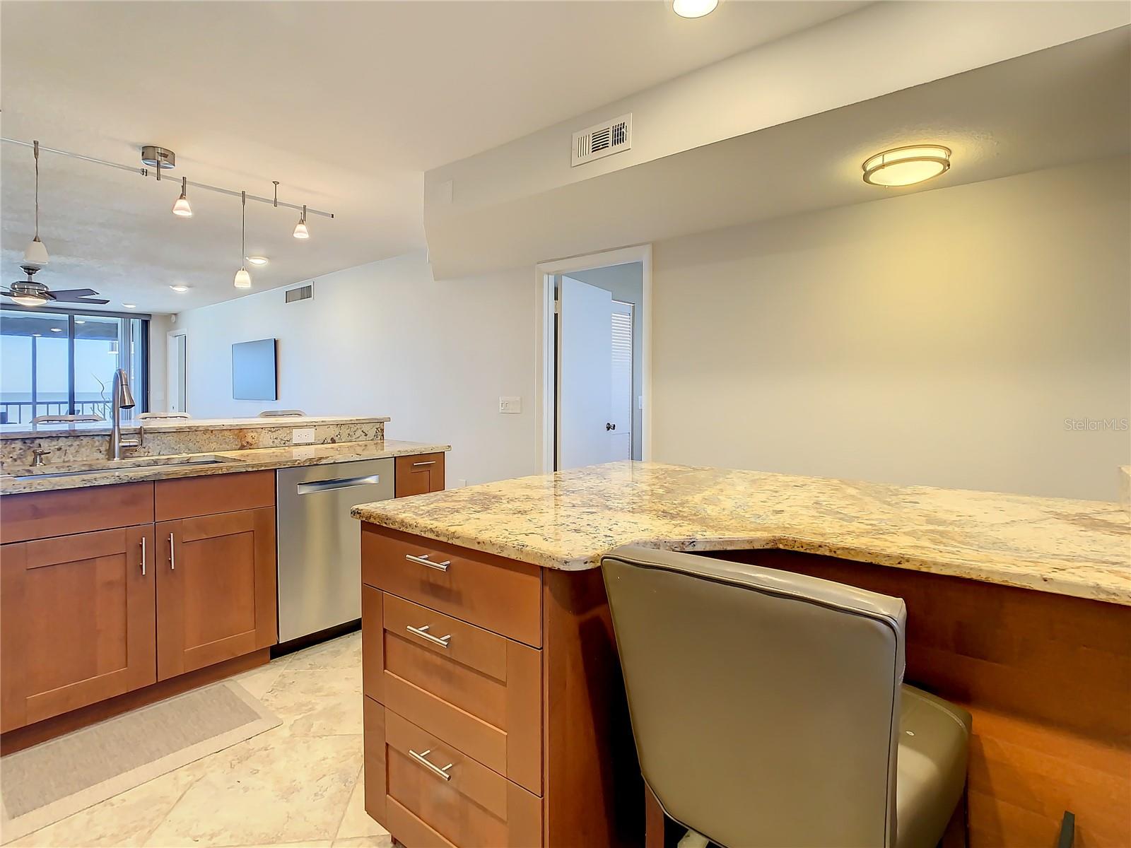18304 GULF BLVD #516 — photo 24