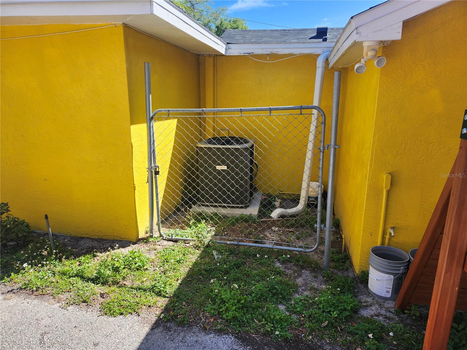 1901 W SLIGH AVE — photo 10
