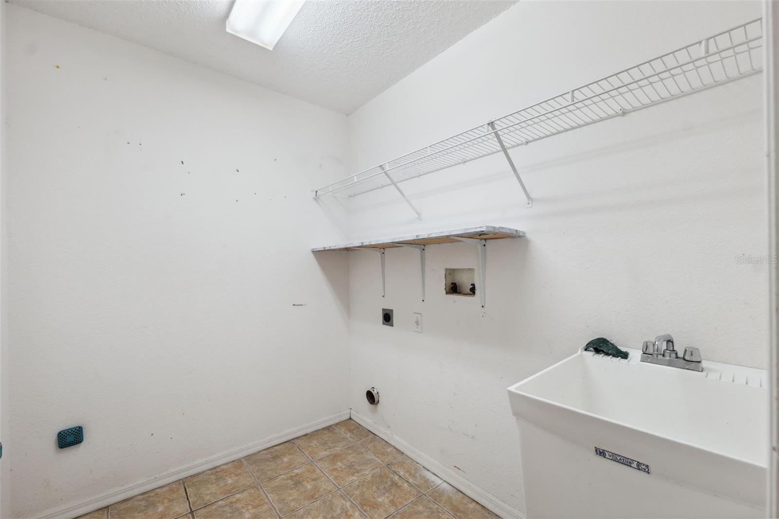 9104 WATER HAZARD DR — photo 33