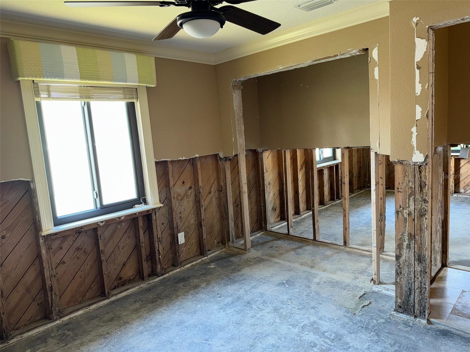 833 LANTANA AVE — photo 30