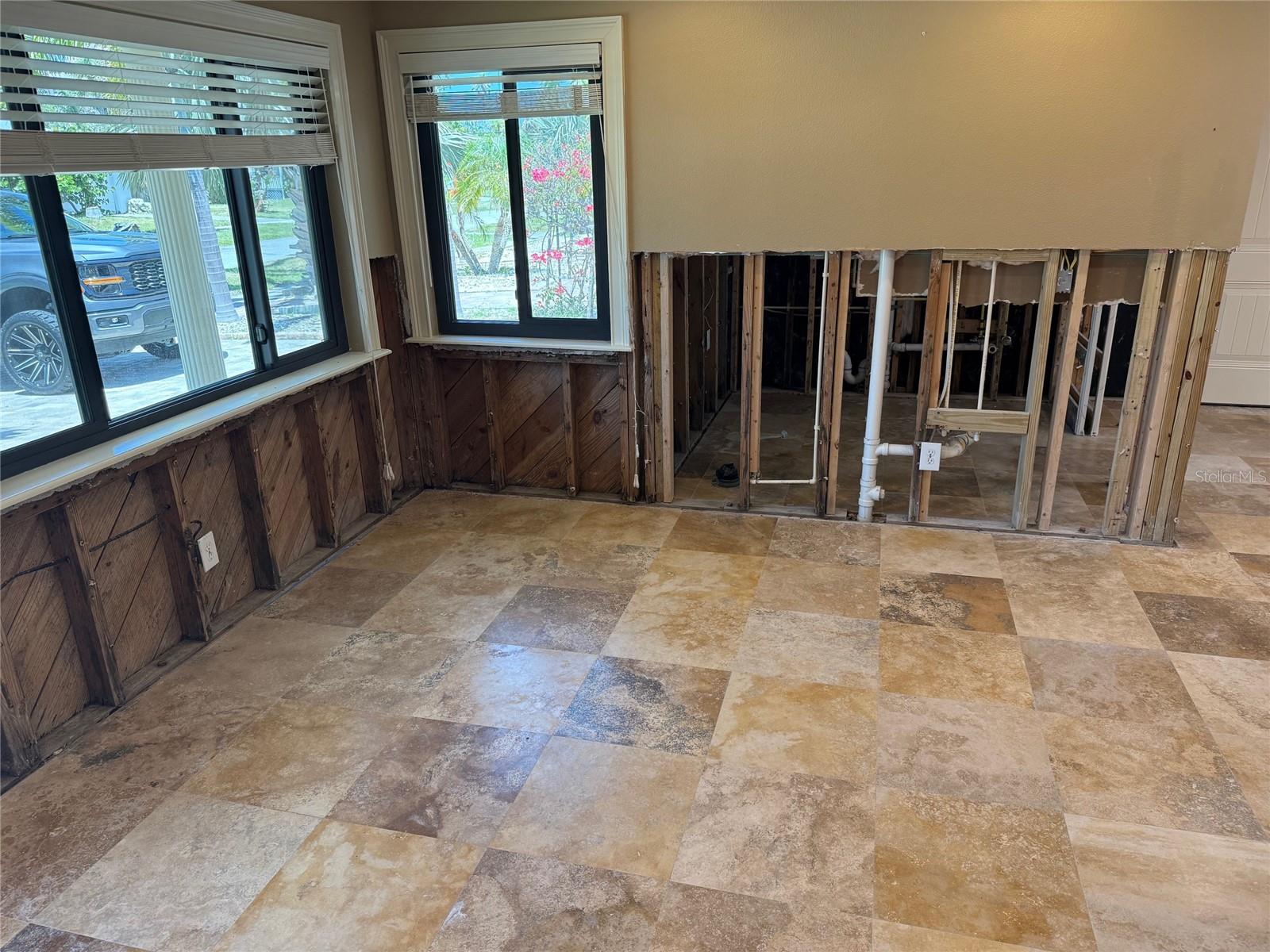 833 LANTANA AVE — photo 17