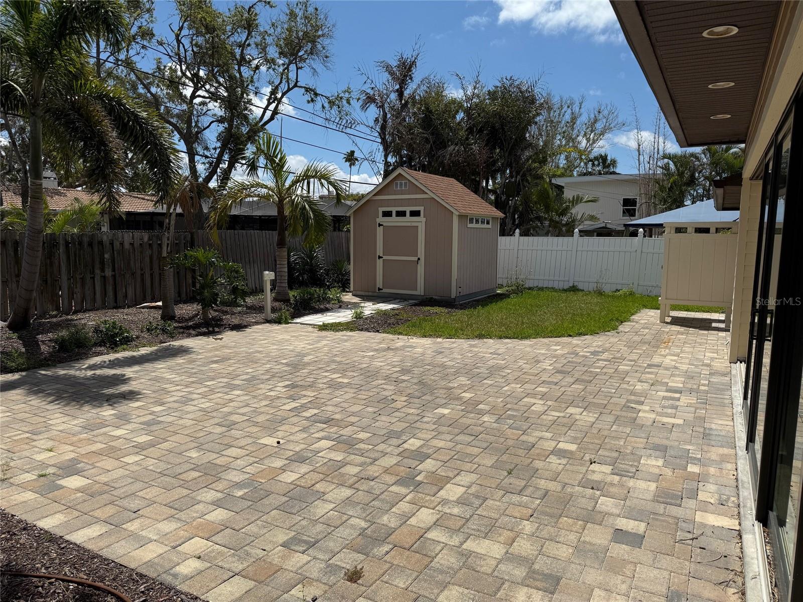 833 LANTANA AVE — photo 7