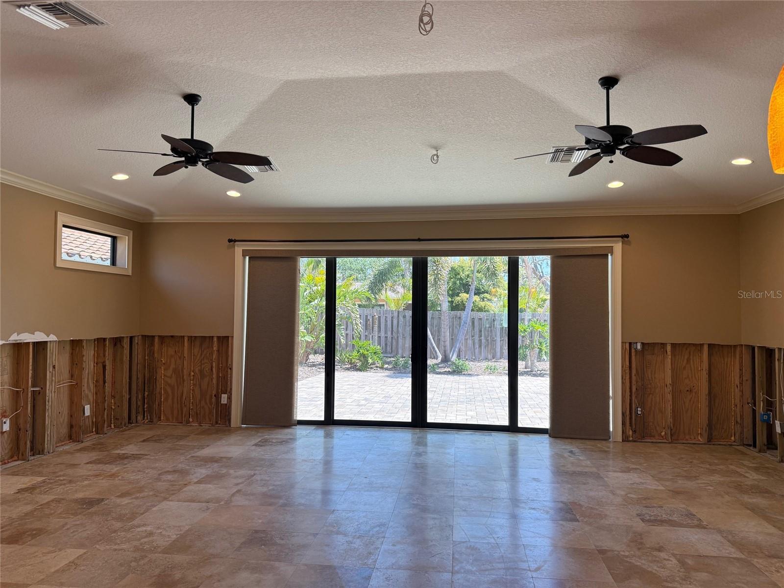 833 LANTANA AVE — photo 21