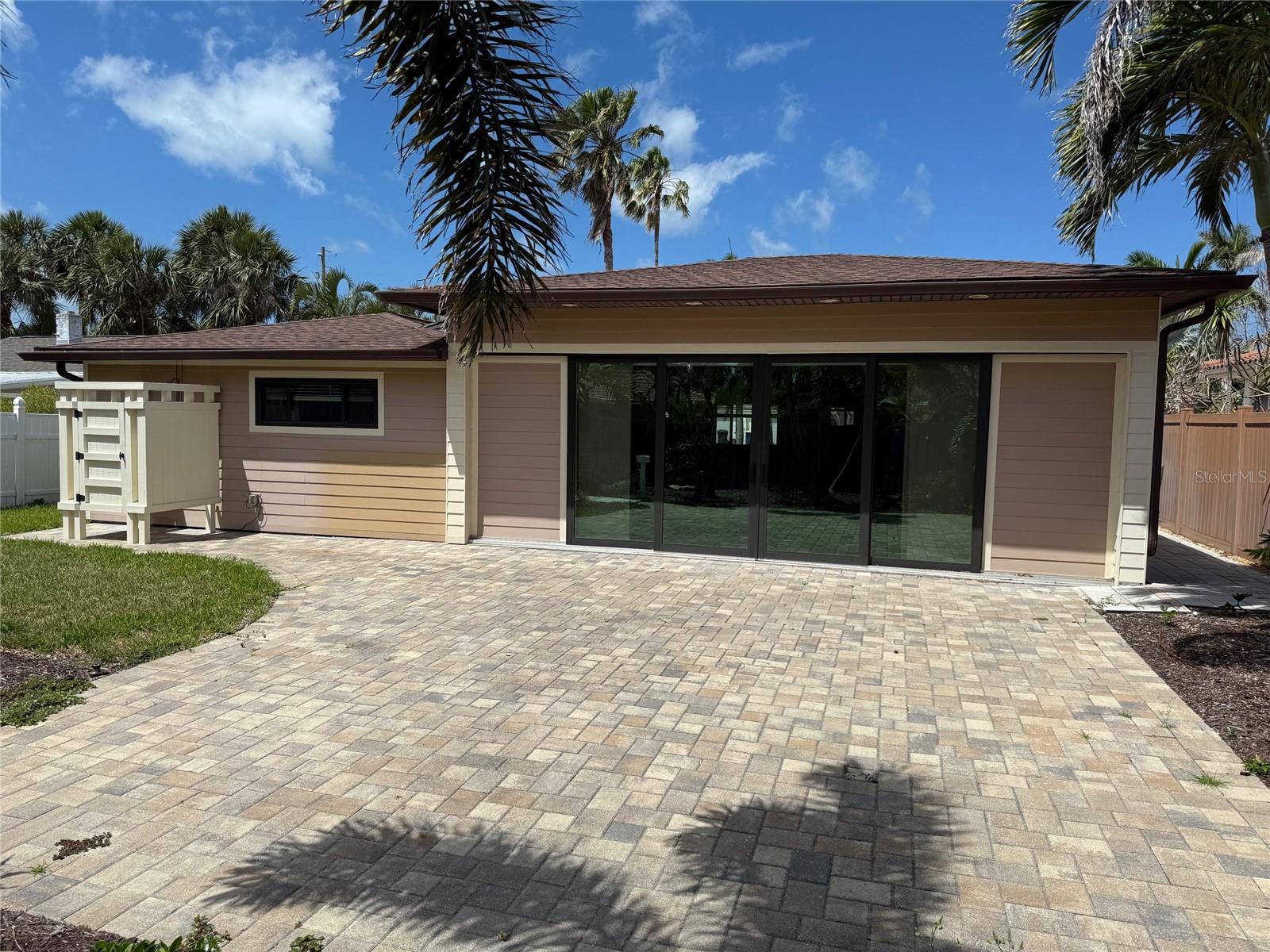 833 LANTANA AVE — photo 4