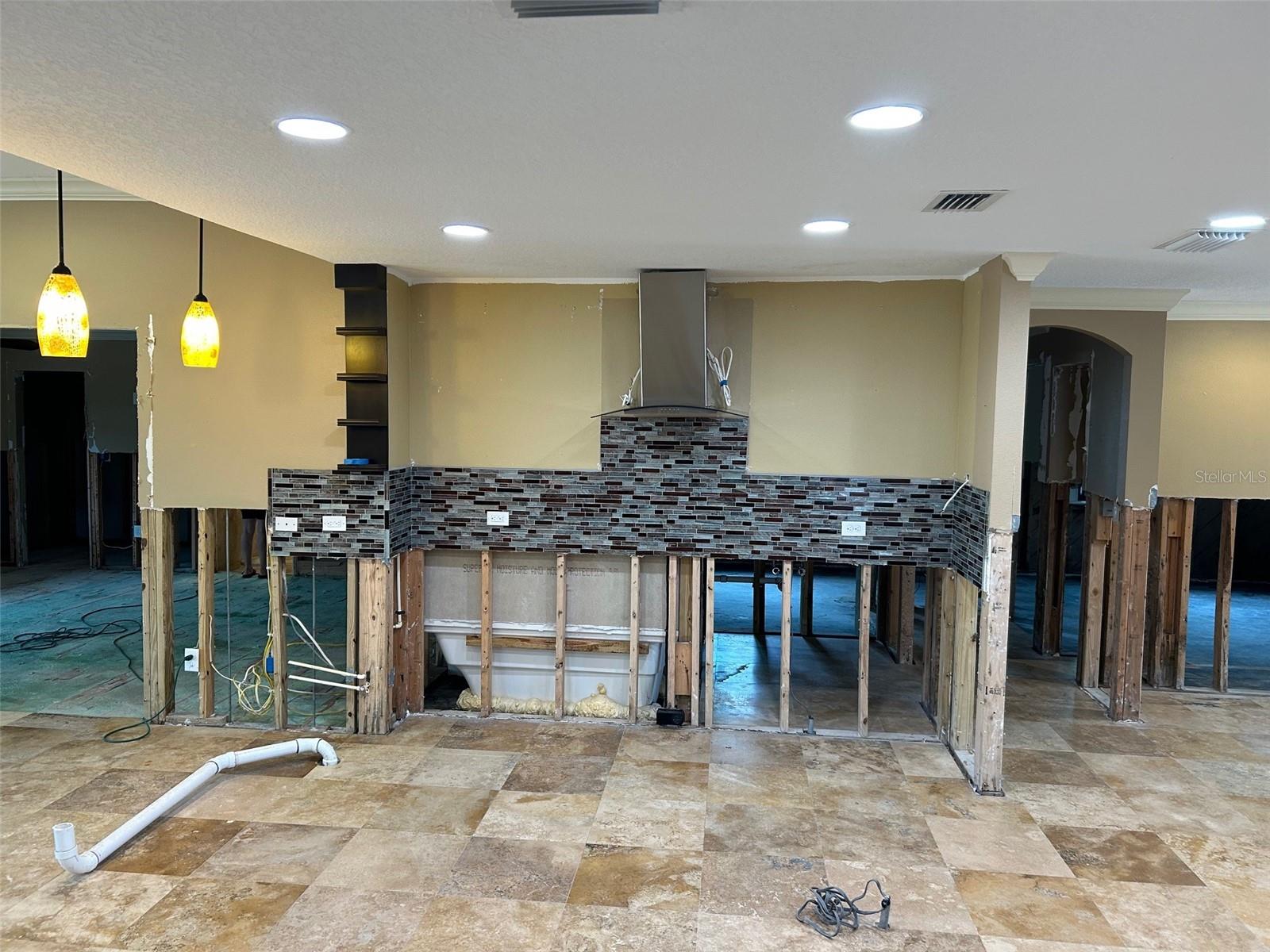 833 LANTANA AVE — photo 19