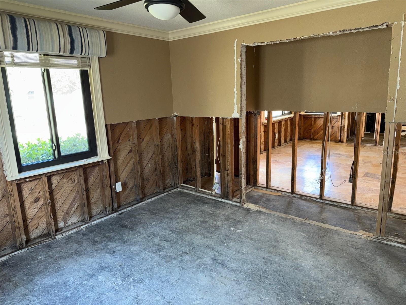 833 LANTANA AVE — photo 31