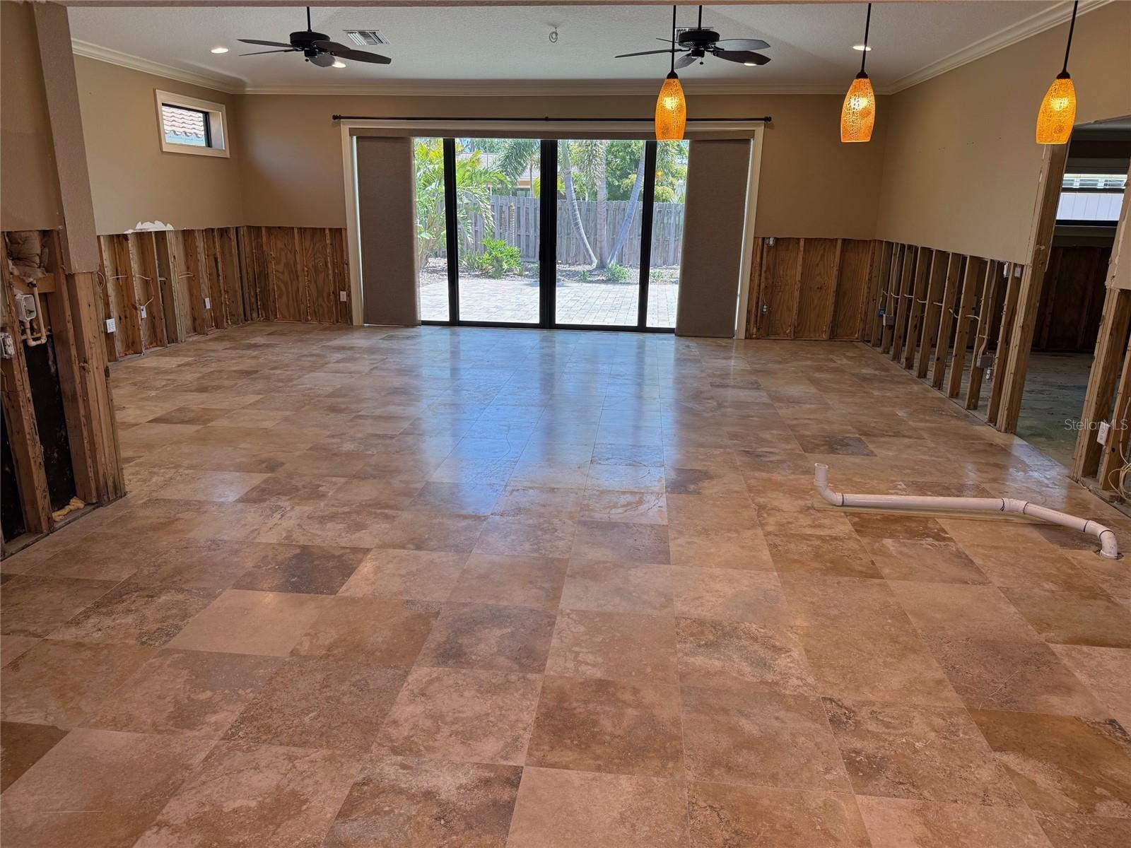 833 LANTANA AVE — photo 20