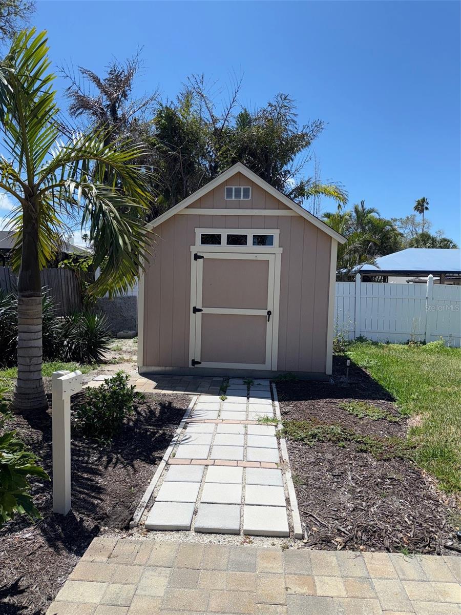 833 LANTANA AVE — photo 8