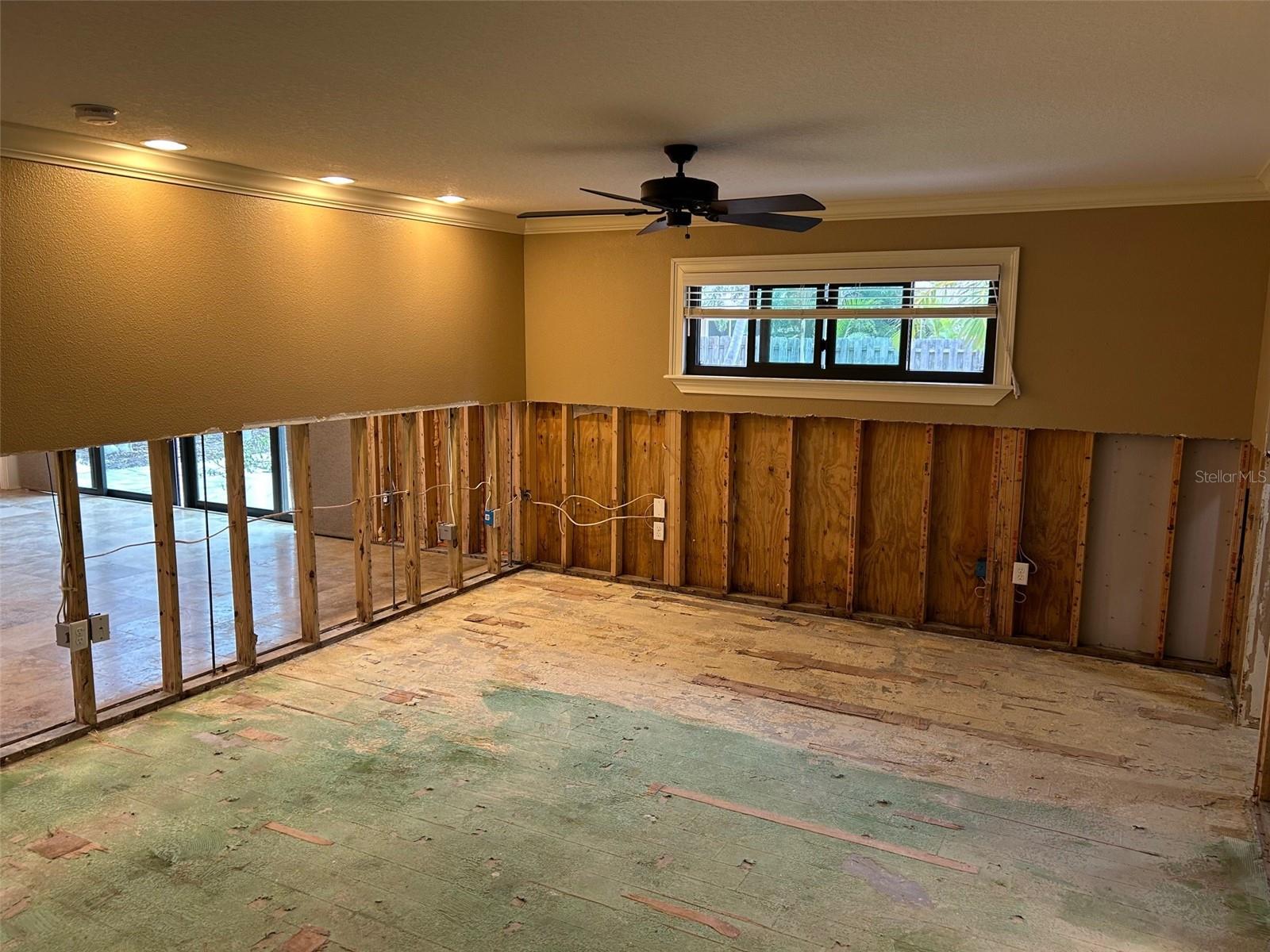 833 LANTANA AVE — photo 22