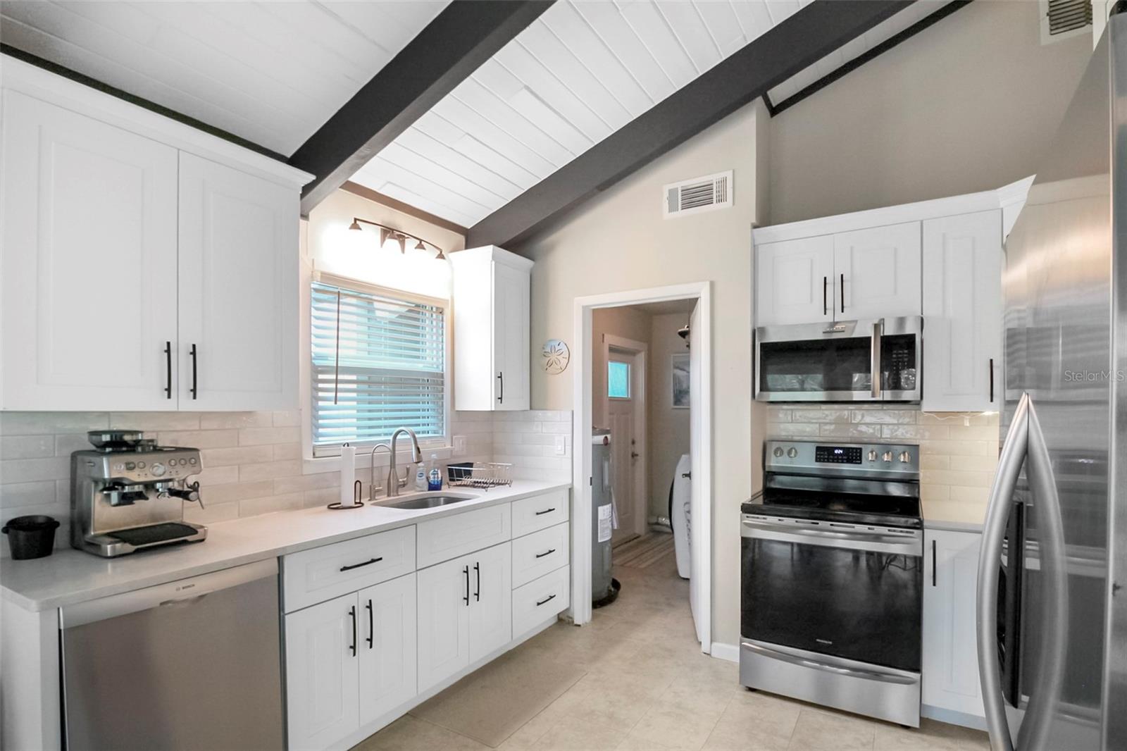 5824 WILDWOOD AVE — photo 32