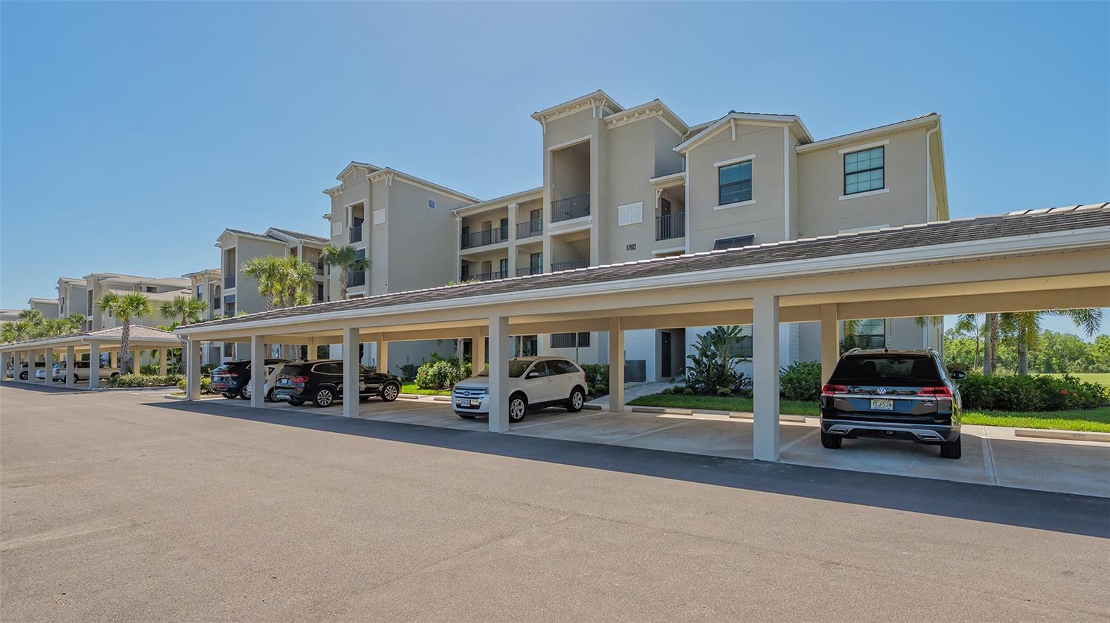 17902 GAWTHROP DR #402 — photo 32