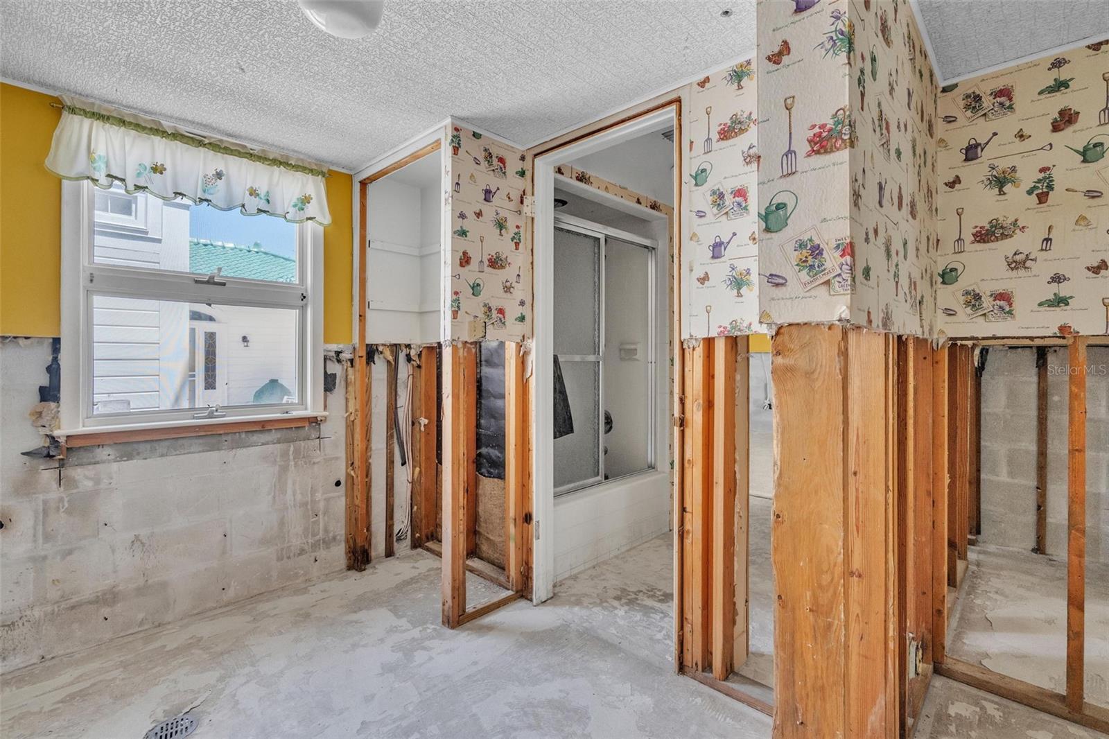 1058 ELDORADO AVE — photo 93