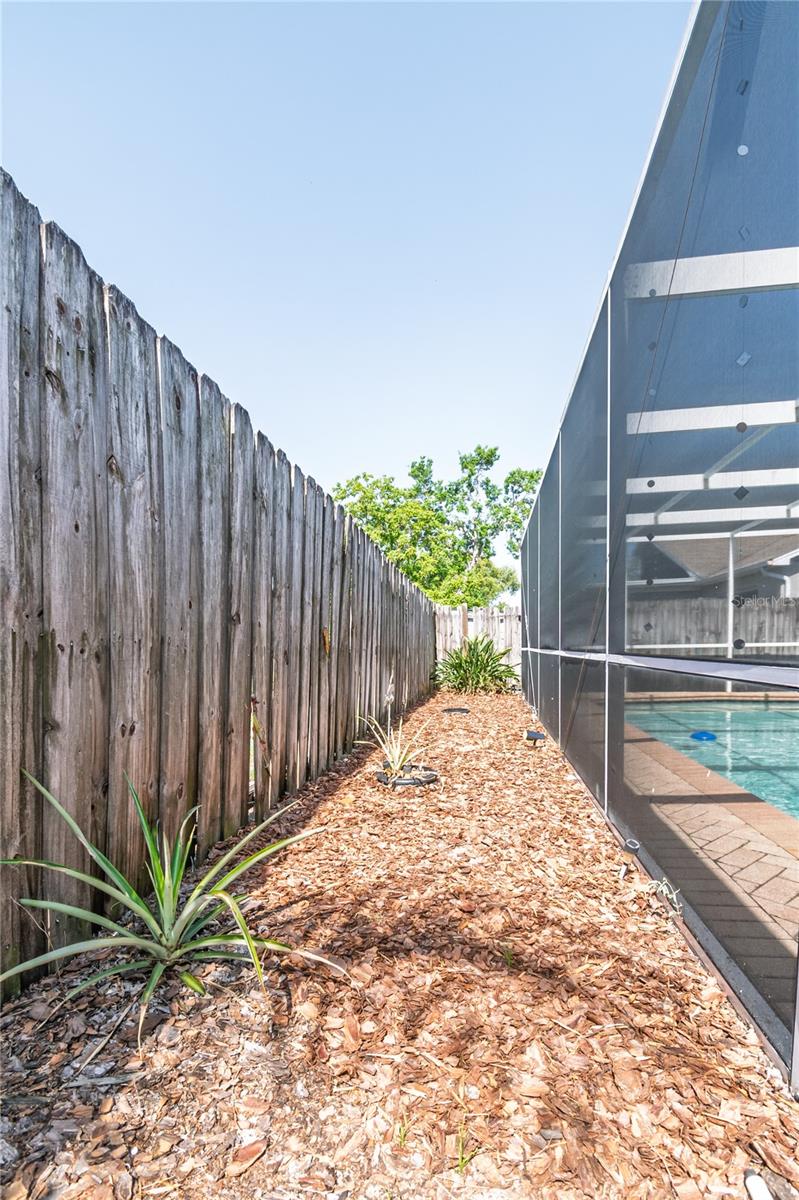 7812 TURNBRIDGE DR — photo 35