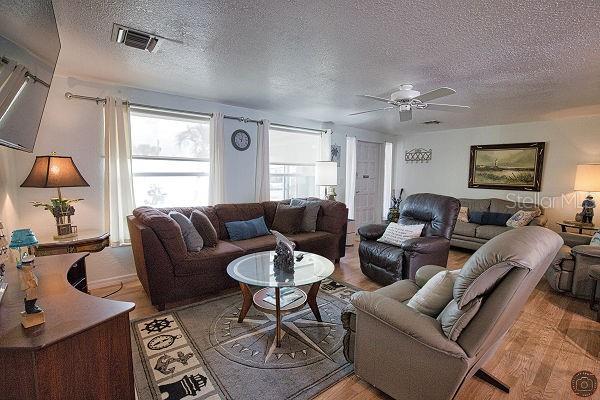 1 CAROLL CIR — photo 7