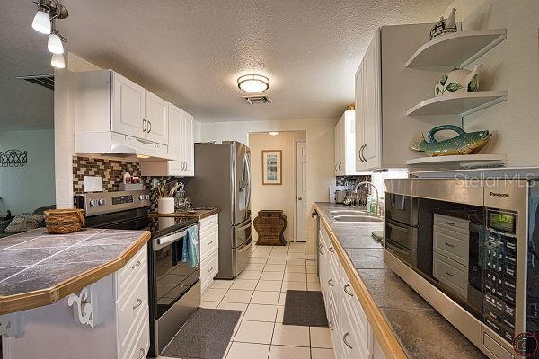 1 CAROLL CIR — photo 10