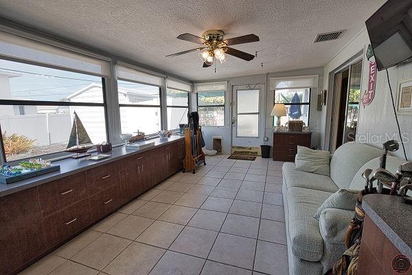 1 CAROLL CIR — photo 28