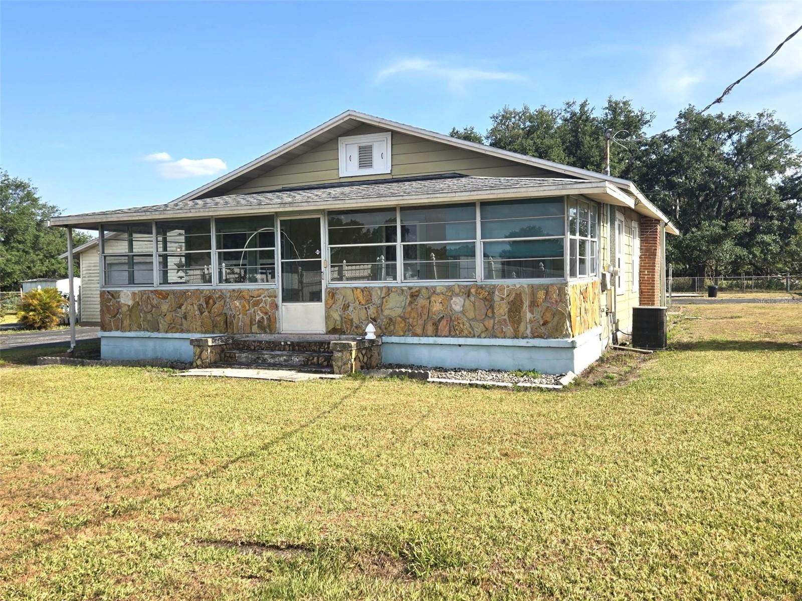 3101 MEDULLA RD — photo 3