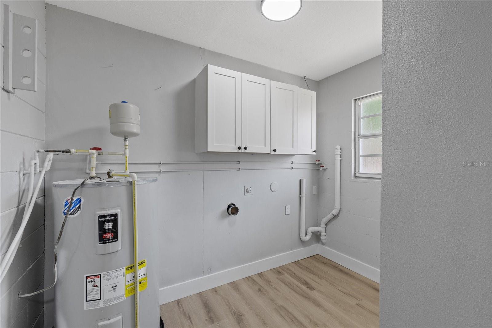 324 COUNTRY CLUB DR — photo 37