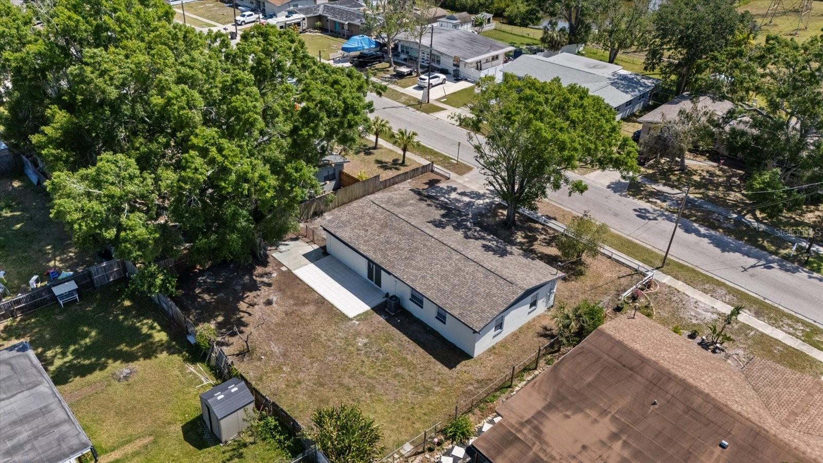 324 COUNTRY CLUB DR — photo 2