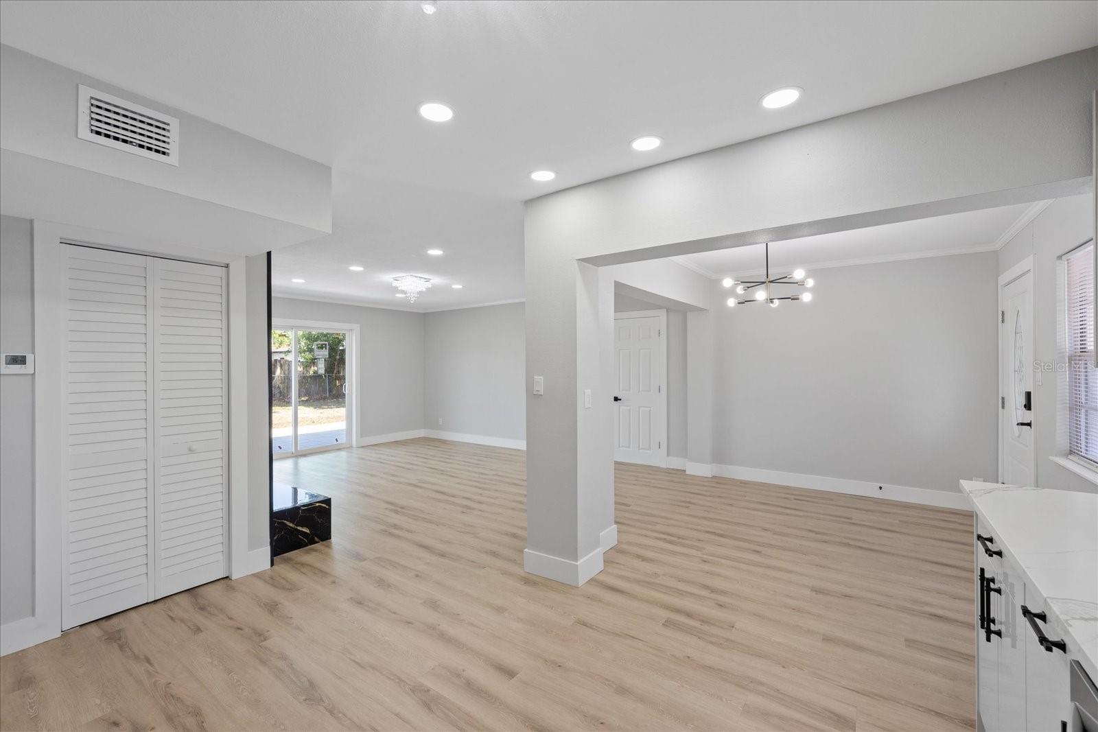 324 COUNTRY CLUB DR — photo 18