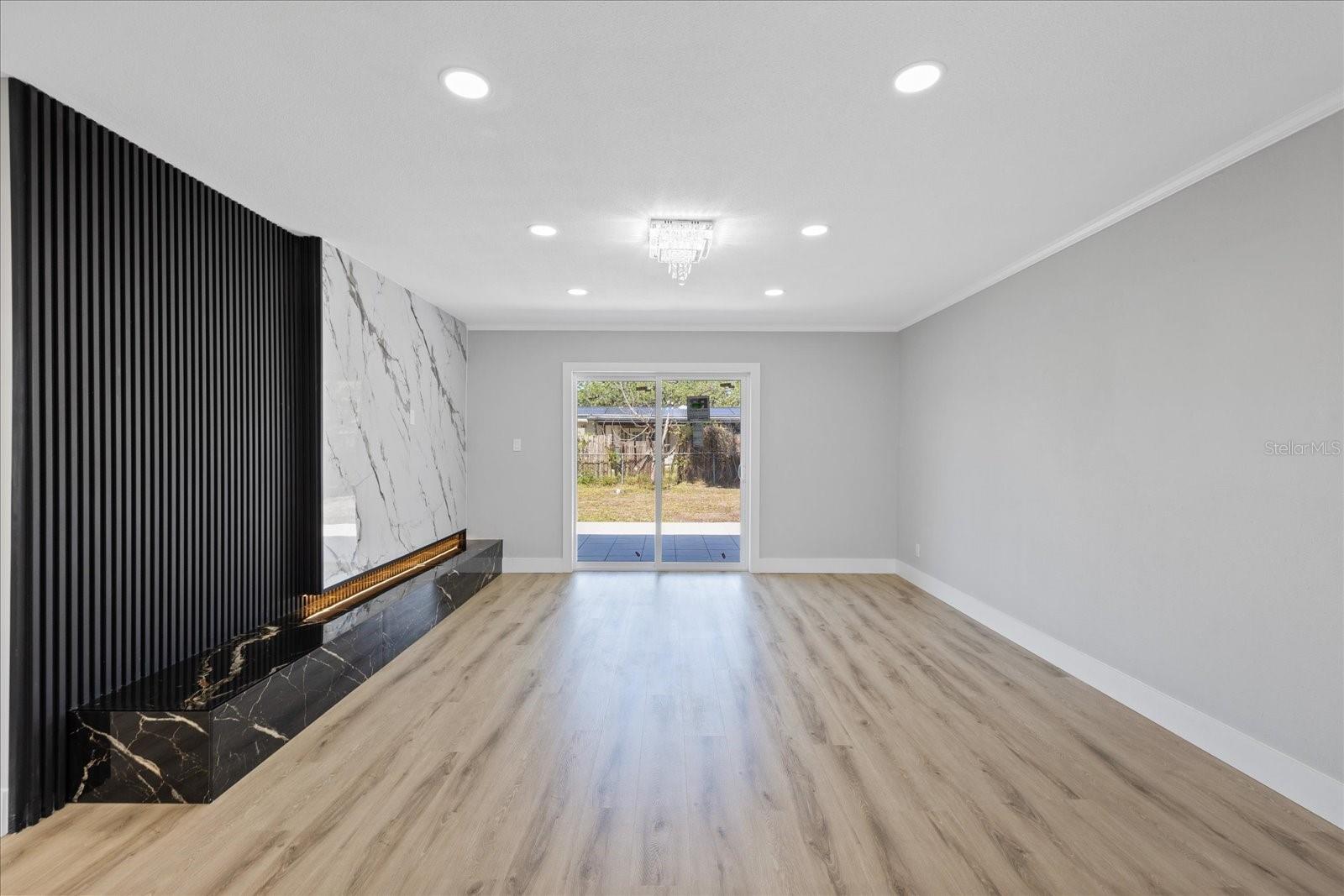 324 COUNTRY CLUB DR — photo 20
