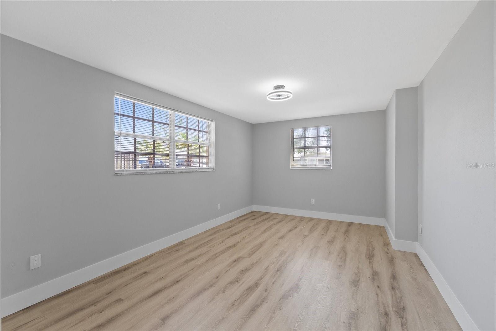324 COUNTRY CLUB DR — photo 34