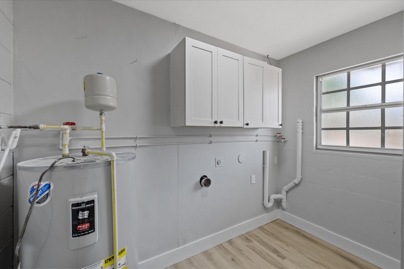 324 COUNTRY CLUB DR — photo 38