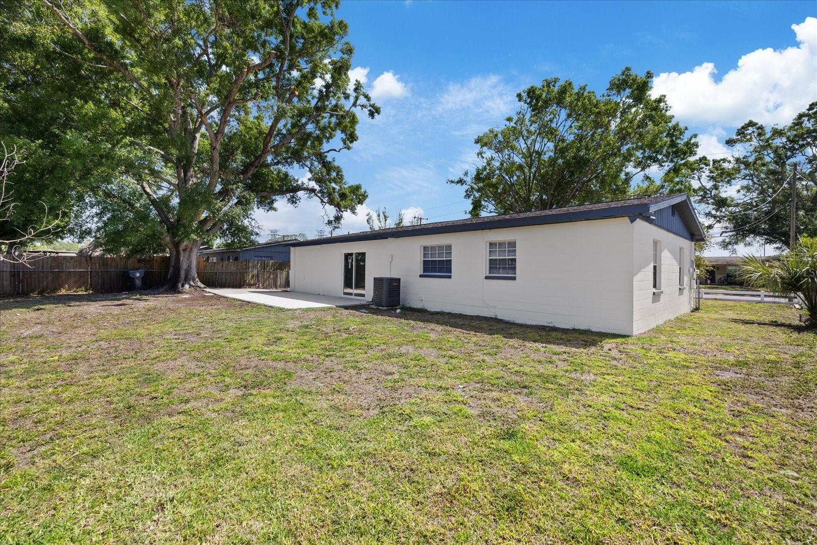 324 COUNTRY CLUB DR — photo 42