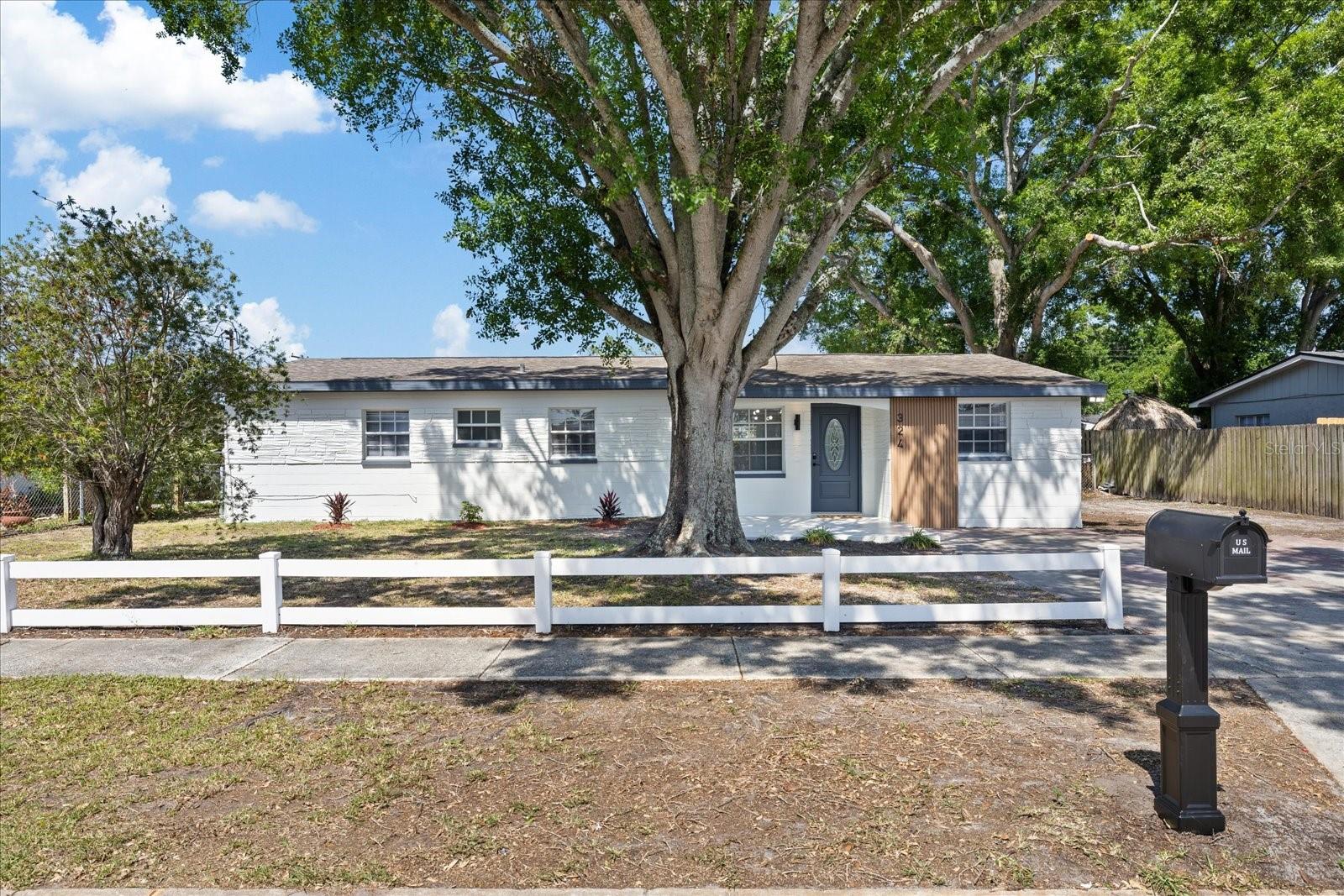 324 COUNTRY CLUB DR — photo 12