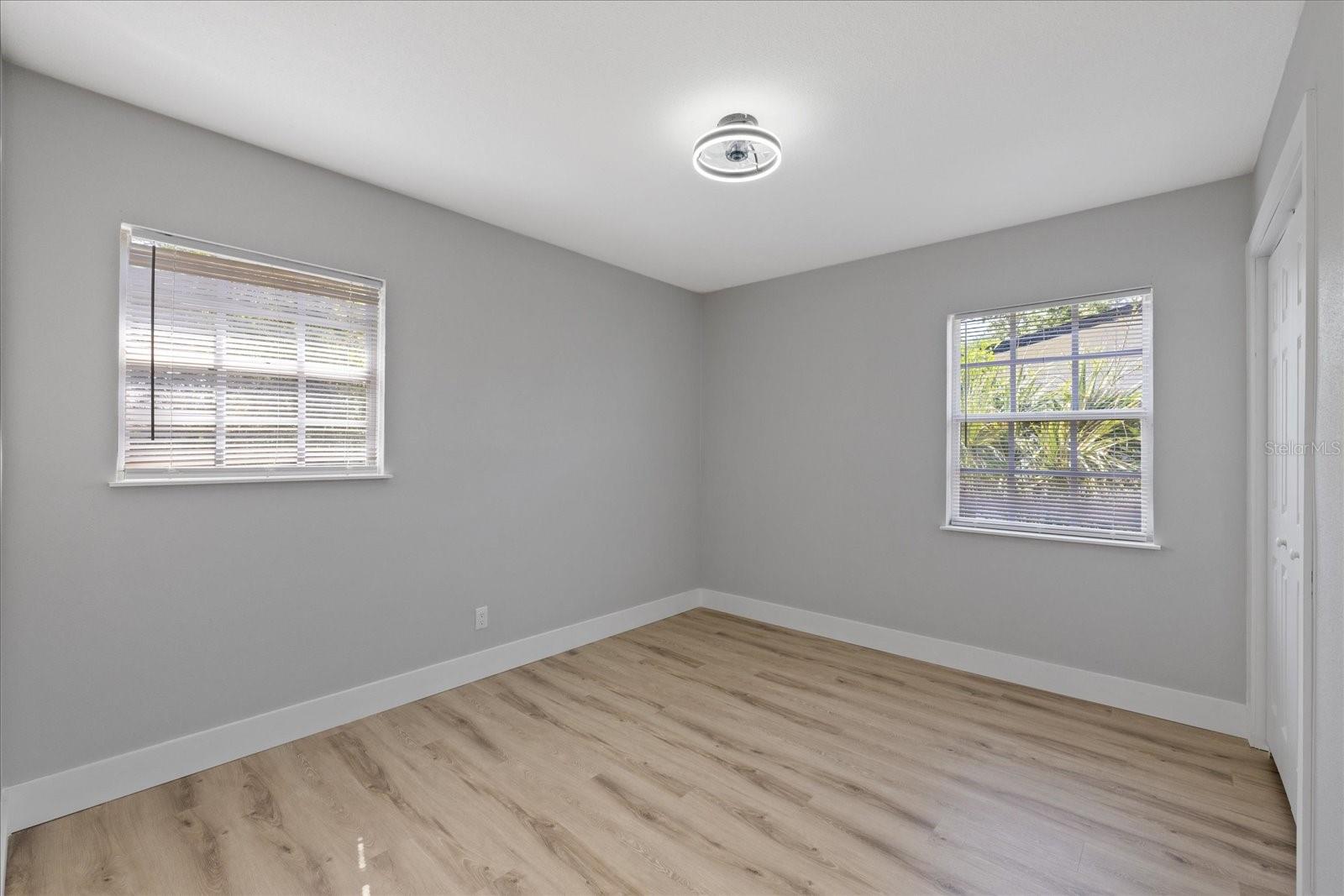 324 COUNTRY CLUB DR — photo 29